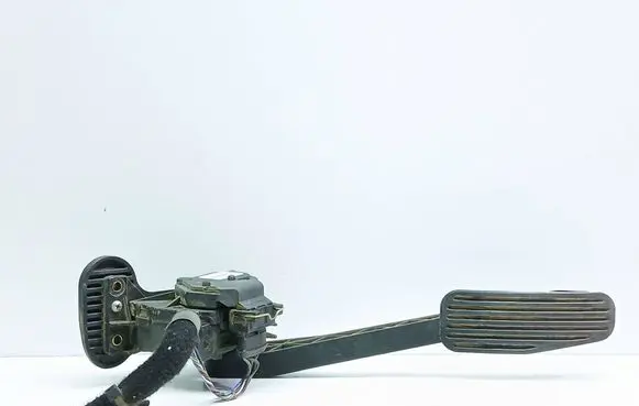 Volvo V70 Accelerator throttle pedal 30636004