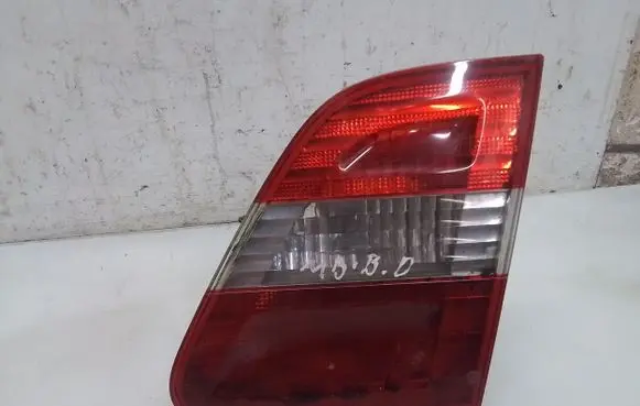 Tailgate rear/tail lights