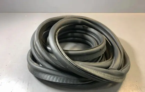 BMW X1 E84 Seal rubber (tailgate) 51762990474
