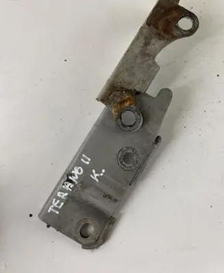Nissan Terrano Engine bonnet/hood hinges