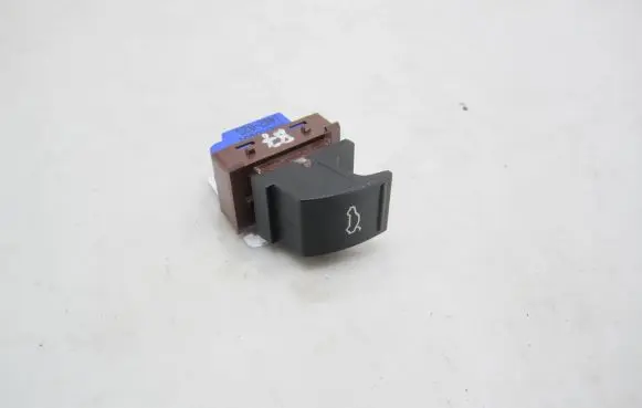 Volkswagen PASSAT B7 Tailgate opening switch 3AA959831 146202S