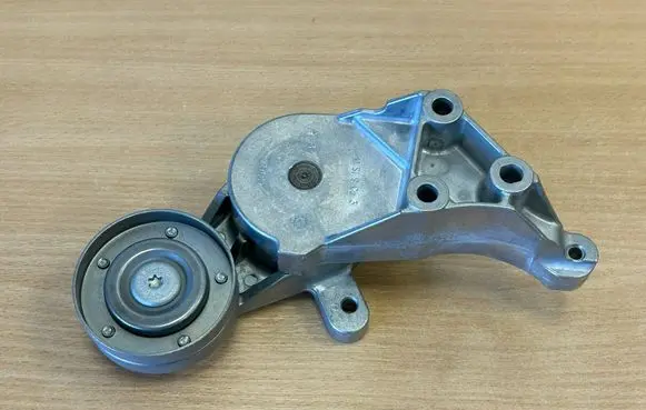 Volkswagen Golf IV Generator/alternator belt tensioner 038903315K