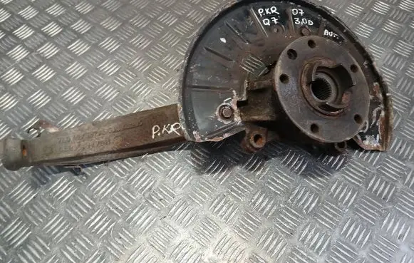 Audi Q7 4L Front wheel hub spindle knuckle