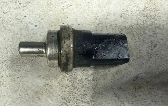 Volkswagen Golf V Fuel temperature sensor 269416