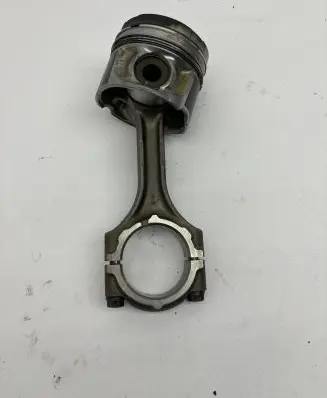 Toyota Avensis T250 Piston with connecting rod
