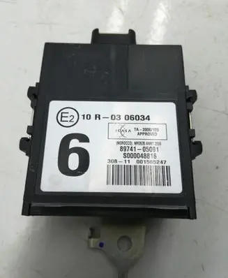 Toyota Avensis T270 Door central lock control unit/module 8974105091