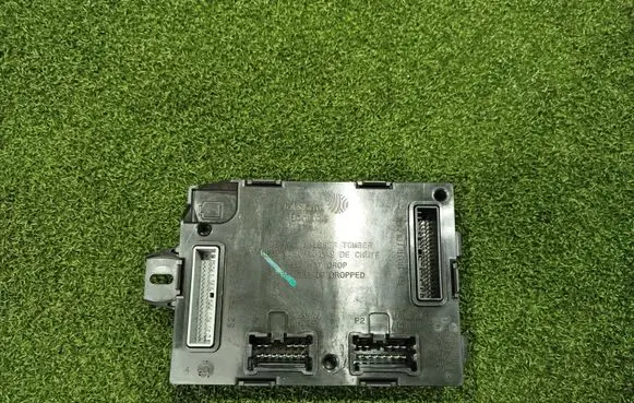 Renault Trafic III (X82) Comfort/convenience module 2320679 2320666 26759741