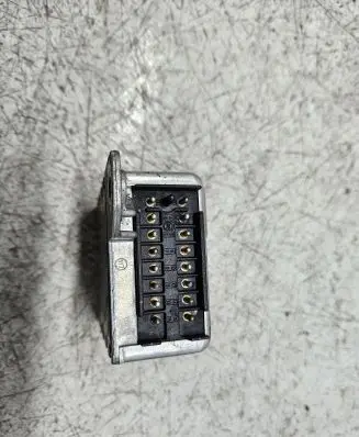 Mercedes-Benz E W124 Airbag control unit/module 0008207226 0285001078