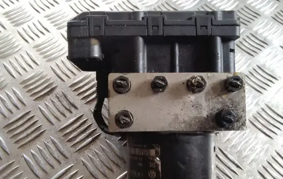 Volkswagen Golf IV ABS Pump 1J0907379P 10094903313 1J0614117D