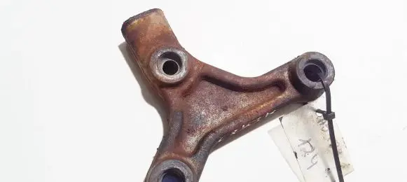 Nissan Almera Tino Engine mounting bracket
