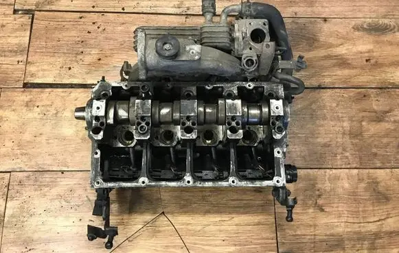 Volkswagen PASSAT B6 Engine head 038103373R