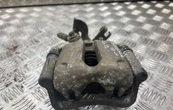 Opel Insignia A Rear brake caliper