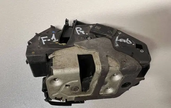 Ford Fiesta Front door lock AM5AU21812BE 40644138