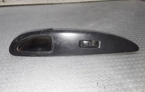 Nissan Primera Electric window control switch 80960AV660