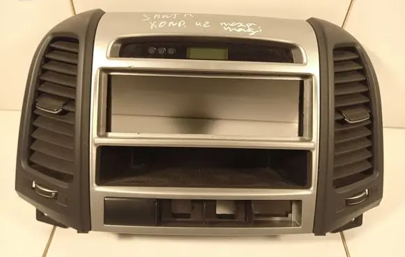 Hyundai Santa Fe Dash center air vent grill 945102B000