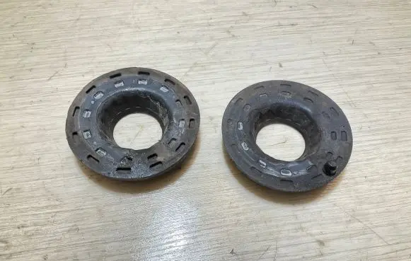 Volvo XC40 Rear coil spring rubber mount 