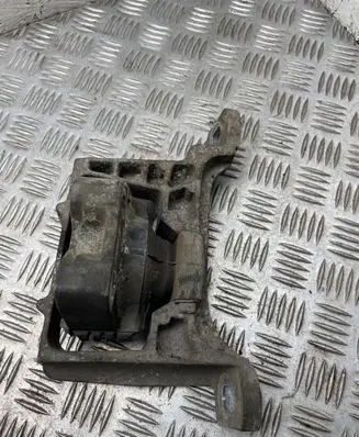 Volvo V50 Engine mount bracket