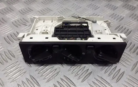 Mitsubishi Carisma Interior fan control switch MR500529