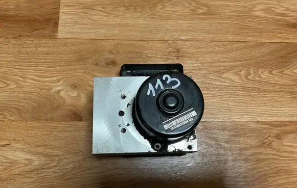 Volvo V70 ABS Pump P30714952 334351