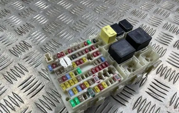 Nissan Qashqai J12 Fuse module 243506RA0B 17380B 3J190168