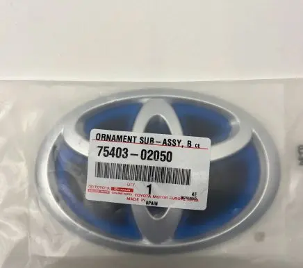 Toyota Yaris XP210 Manufacturer badge logo/emblem 7540302050