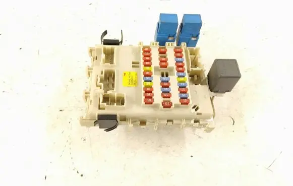 Nissan Primera Fuse box set DALISID3619 24350 AV700