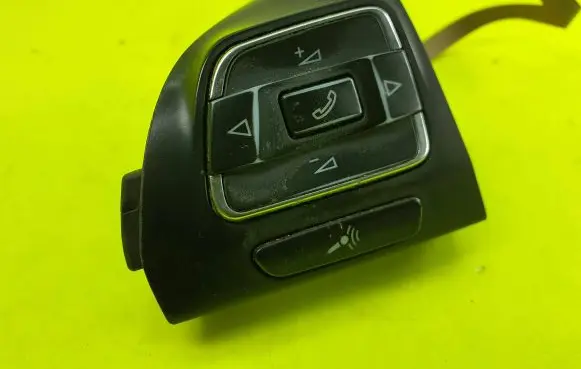 Volkswagen Golf VI Steering wheel buttons/switches 5C0959537 61978393 206910020336