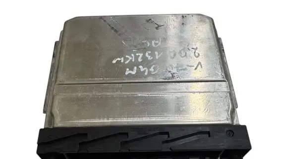 Volvo V70 Engine control unit/module 30668478A 04171 0000004371