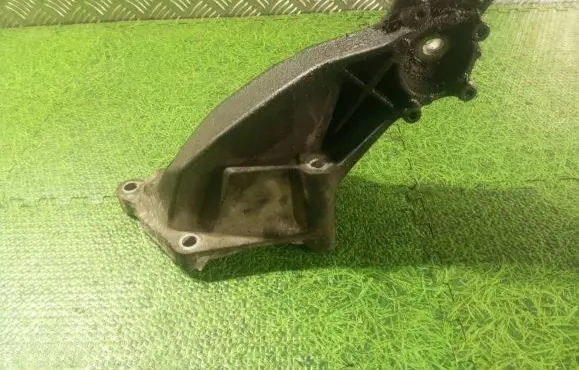 BMW X5M E70 Engine mounting bracket 6780148