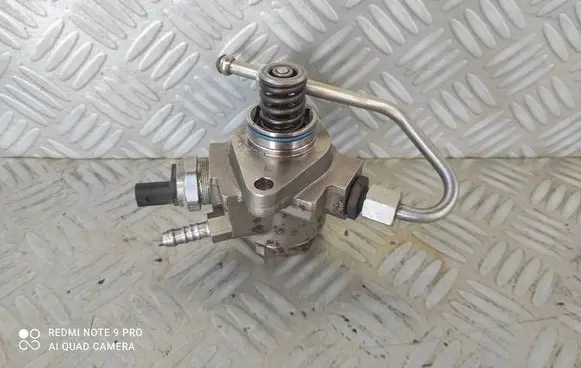 Audi A3 S3 8V Fuel injection high pressure pump 04E127026AG