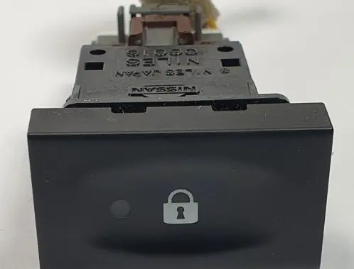 Renault Koleos I Central locking switch button 