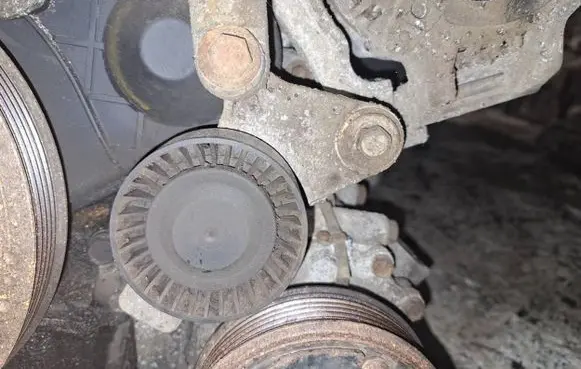 Chrysler Sebring (ST-22 - JR) Generator/alternator belt tensioner