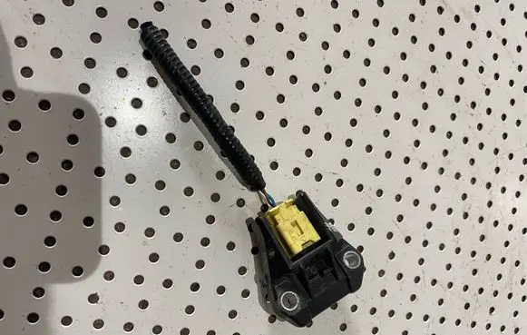 Subaru Outback Airbag deployment crash/impact sensor 98231AG020