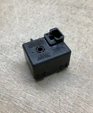 Toyota Avensis T250 Other relay 8665013010 0689003570