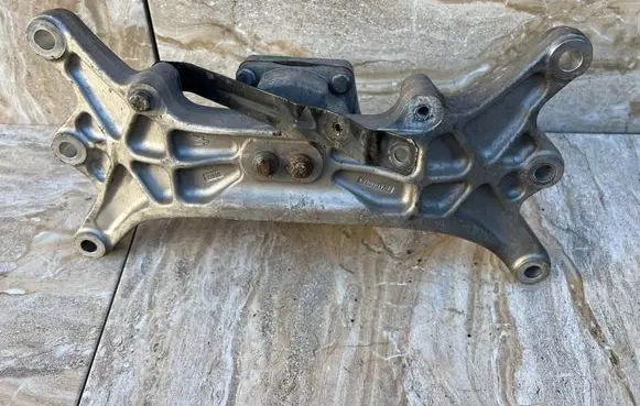 Maserati Ghibli Gearbox mounting bracket 670004299 670001738