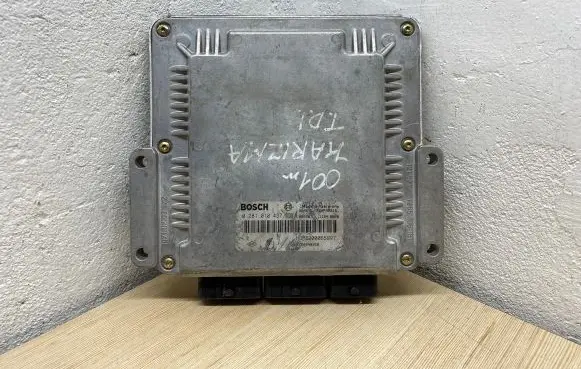 Mitsubishi Carisma Engine control unit/module 8200049958 0281010437 8200065997