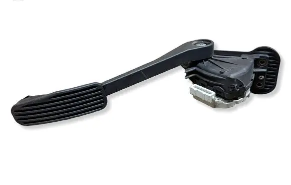 Volvo V70 Accelerator throttle pedal 9496821