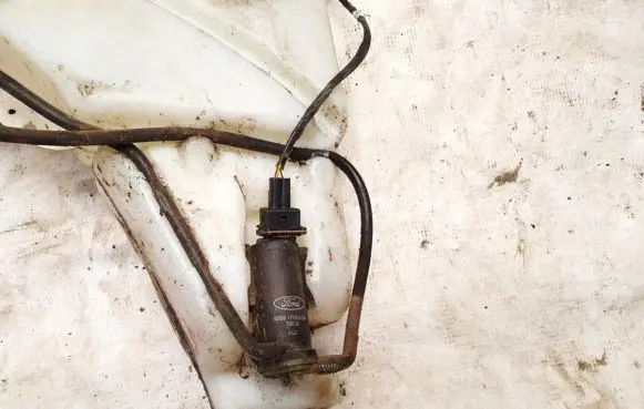 Ford Focus Windscreen/windshield washer pump 93bb17k624ba