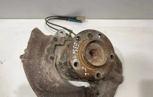 BMW 5 E60 E61 Front wheel hub 6760953