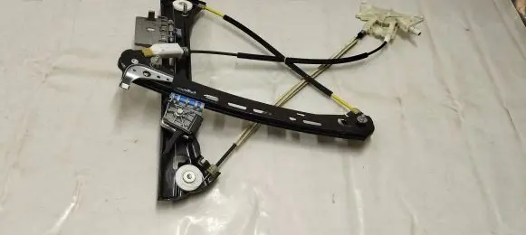 Mercedes-Benz AMG GT R190 C190 Front door manual window regulator A1907200146
