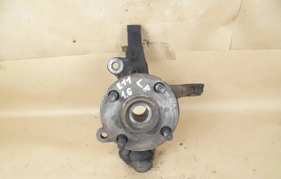 Toyota Corolla E110 Front wheel hub spindle knuckle