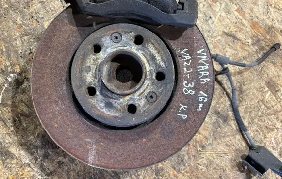 Opel Vivaro Front wheel hub