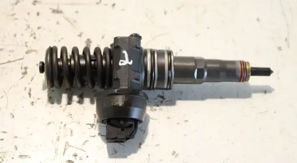 Volkswagen Caddy Fuel injector 038130073BN