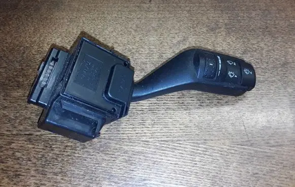 Ford Focus Wiper control stalk 17D940