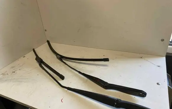 Volvo C30 Front wiper blade arm 8623160 8623159