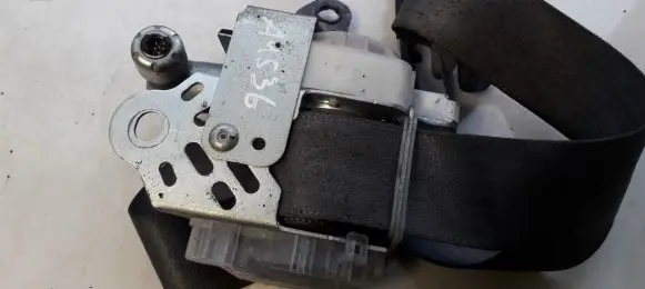 Toyota Prius (XW20) Front seatbelt 7L8230P 7L8230-P