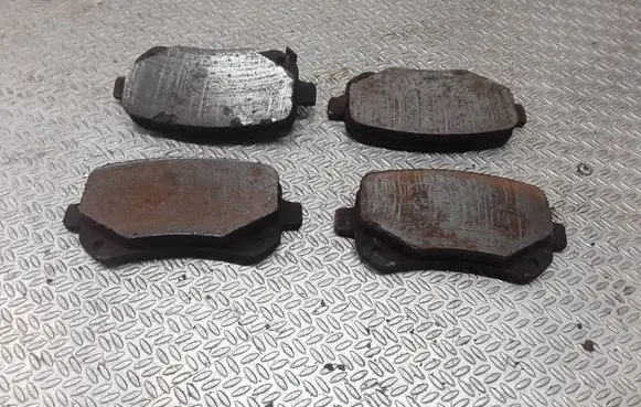 Chrysler Grand Voyager V Brake pads (rear) 