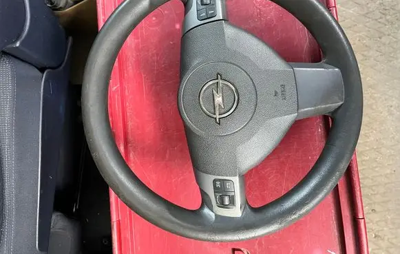 Opel Zafira B Steering wheel