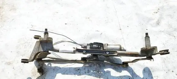 Mazda 5 Front wiper linkage and motor