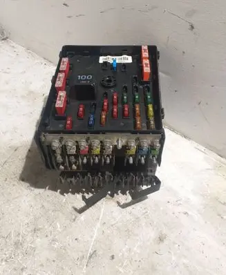 Volkswagen PASSAT B6 Fuse module 3C0937125